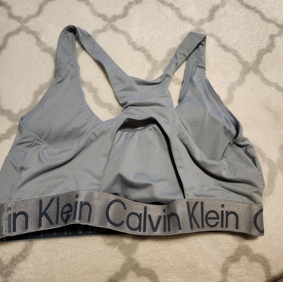 Calvin Klein sports bra - Picture 2 of 3